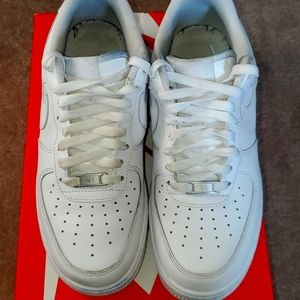 Mens size 8.5 white air force 1's